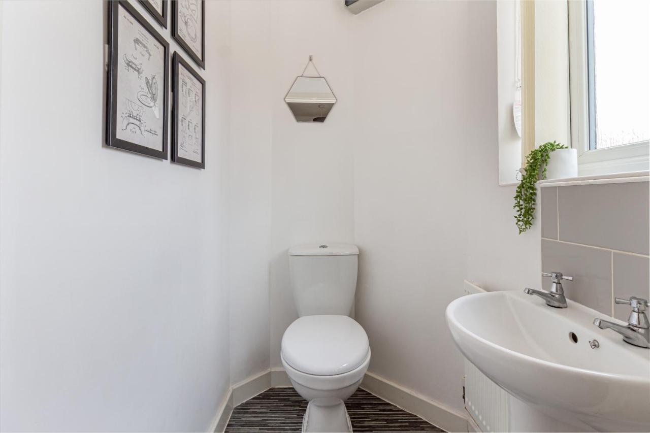 Liberty House - Perfect For Contractors - 2 Off-Road Parking Spaces Wolverhampton Eksteriør bilde